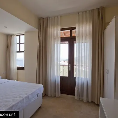 Hayaat In Turkey فيلة *